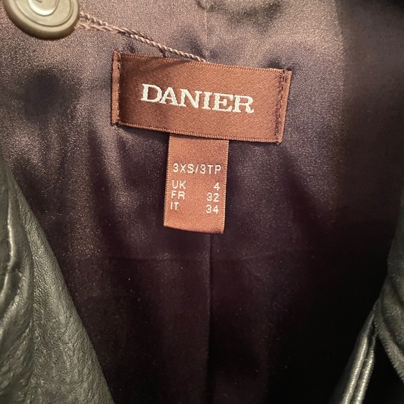 Beautiful Danier Leather Jacket - Picture 4 of 4